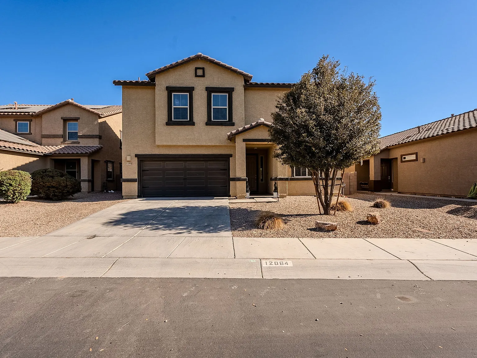 4 bed, 2774 sqft, $2,900 — Photo 2