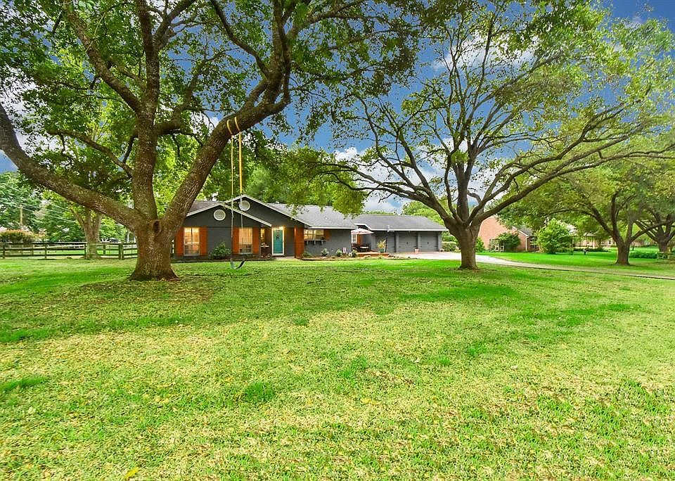 1st image of 18919 Live Oak Trl