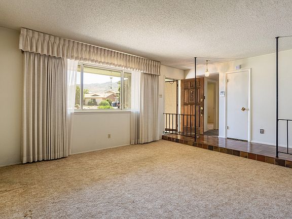 5th image of 3405 Yosemite Dr NE