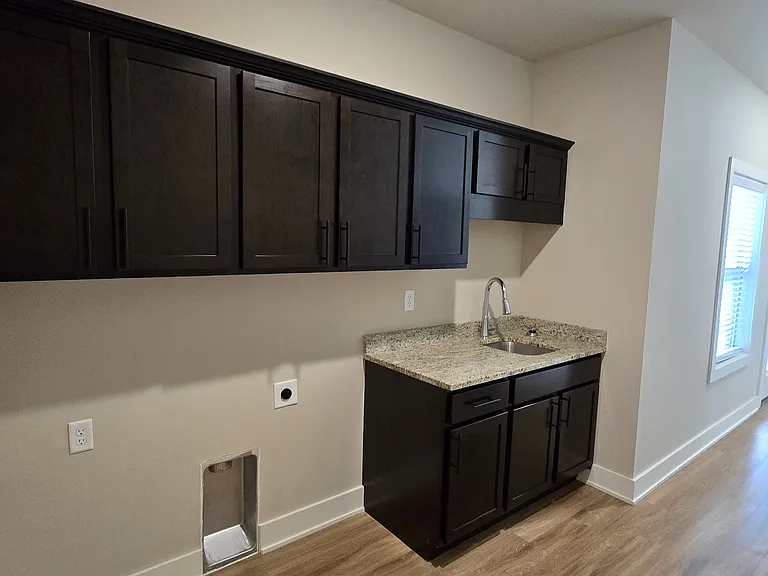 812 NE Heights Ln — Photo 7