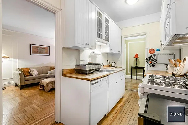 Sold by Bond New York | media 12