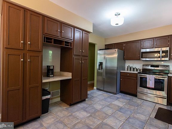 5th image of 4625 Doncaster Dr
