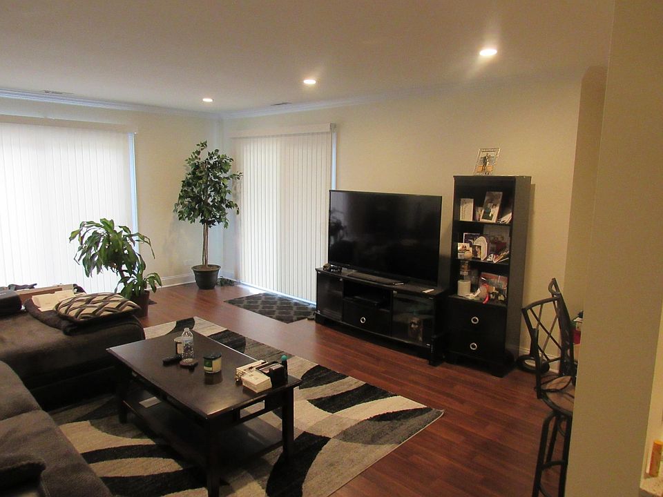 1st image of 1365 N Sterling Ave #104A