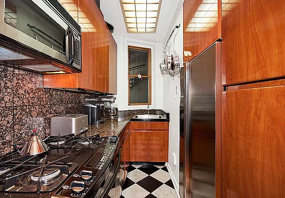 2nd image of 51 E 78th St APT 1C