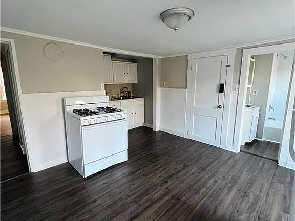 2nd image of 21 Linden Pl