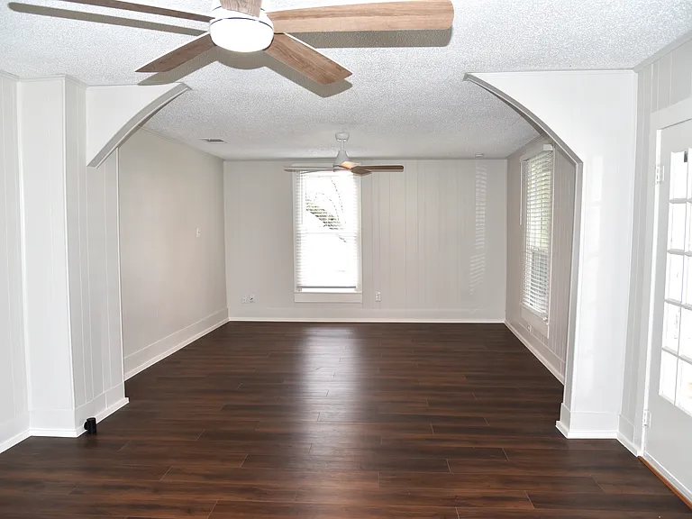 900 W Chestnut St — Photo 9