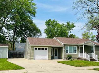 707 W Sharlear Dr, Essexville, MI