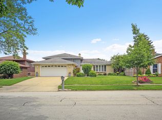 1137 N Mare Barn Ln, Addison, IL 60101