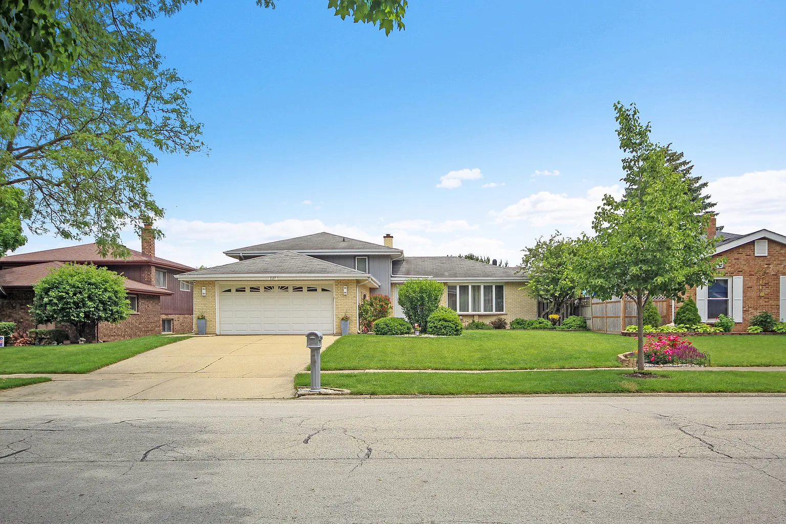 1137 N Mare Barn Ln photo 1