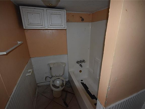3rd image of 8 Hemlock St