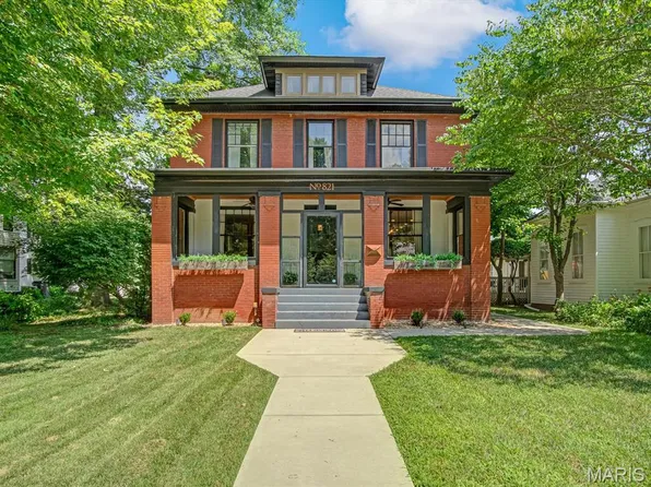 821 Saint Louis St, Edwardsville, IL 62025