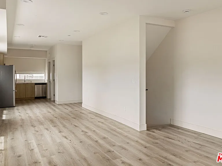 5456 1/2 Barton Ave — Photo 3