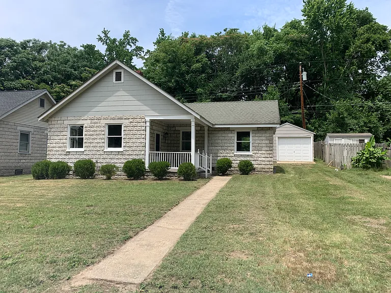 404 Lakeside Blvd — Photo 1