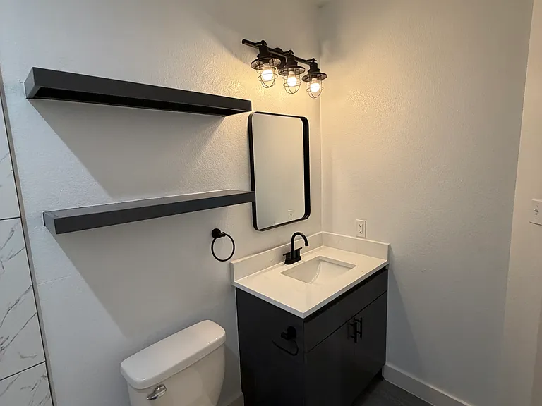 214 S Avenue I #214 — Photo 8