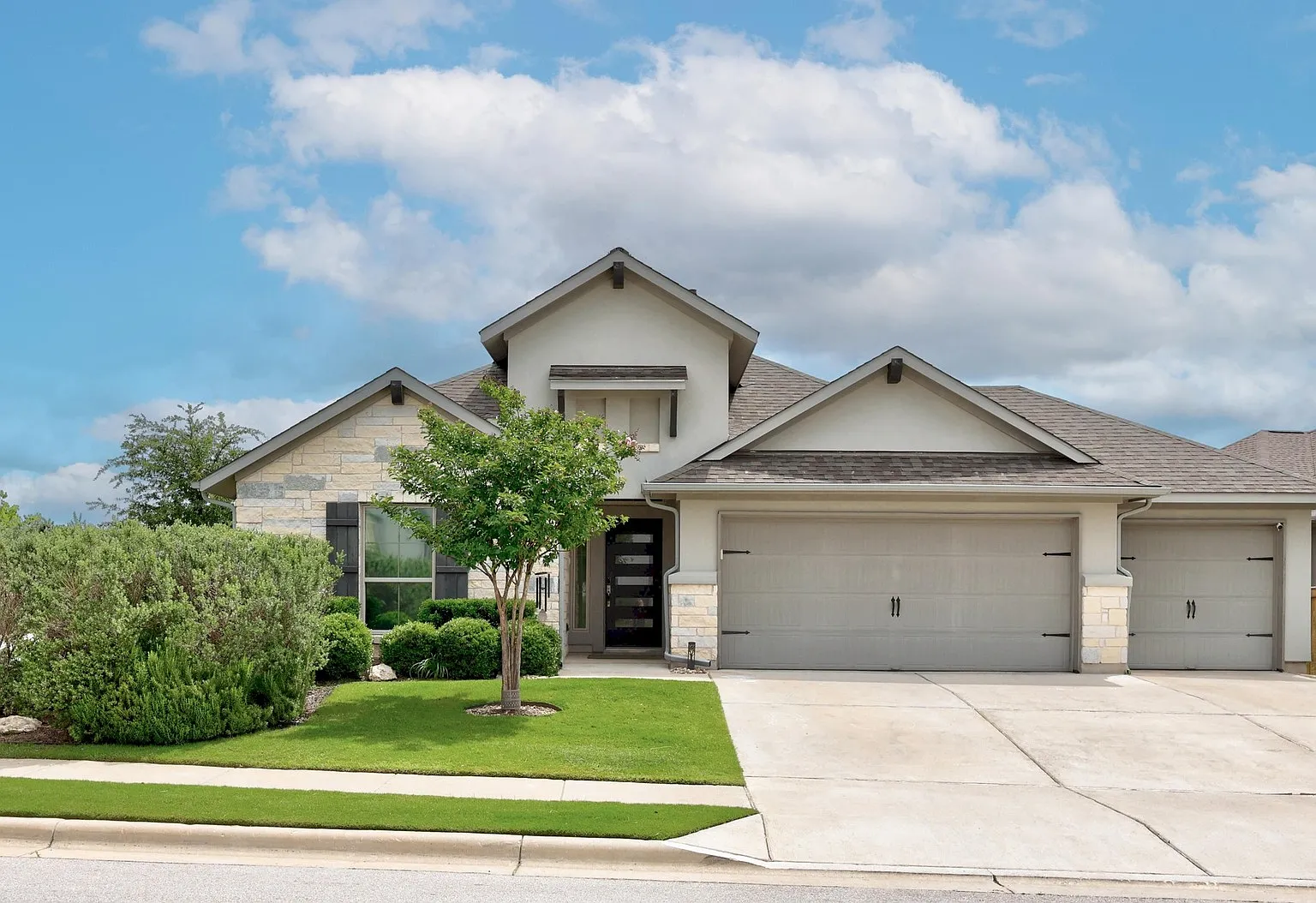 4 bed, 2489 sqft, $2,795 — Photo 1