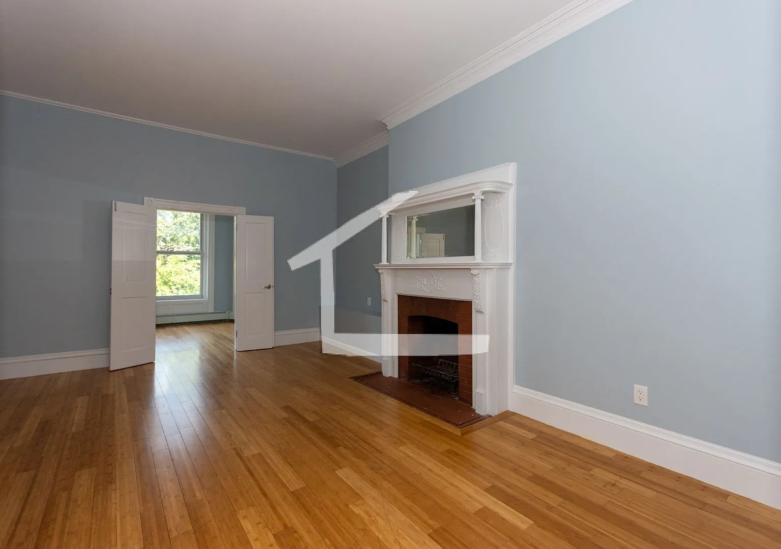 Charming 4 Bedroom — Photo 3