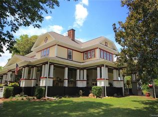 105 Davis St, Morganton, NC 28655