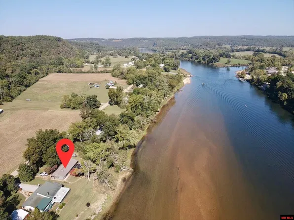 1454 Riverview Dr, Norfork, AR 72658