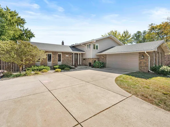 9201 Elmwood Dr, Munster, IN 46321