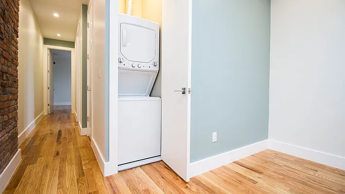 Rented by Nooklyn NYC LLC | media 18