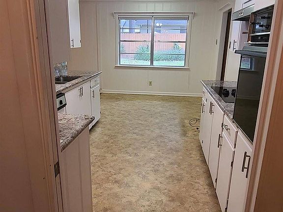 5th image of 3409 Silverwood Dr