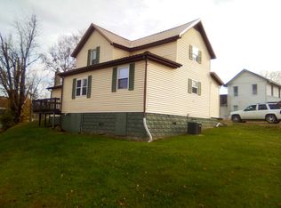 47 Cherry St, Elizabeth, WV 26143
