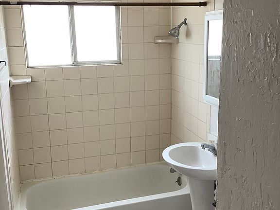 2nd image of 1614 W Bronson St