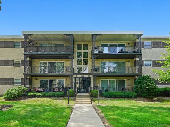 915 8th Ave APT 4, La Grange, IL 60525