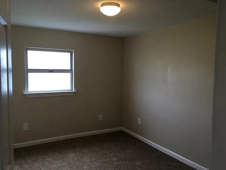 337 Potomac Ave — Photo 8