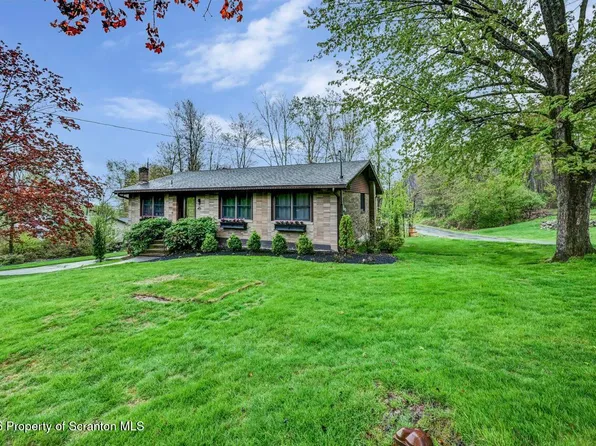 511 Pine St, Moscow, PA 18444