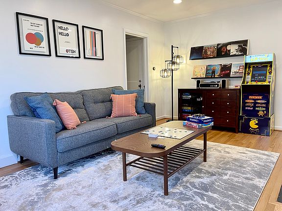 2nd image of 2825 Kensington Pl E