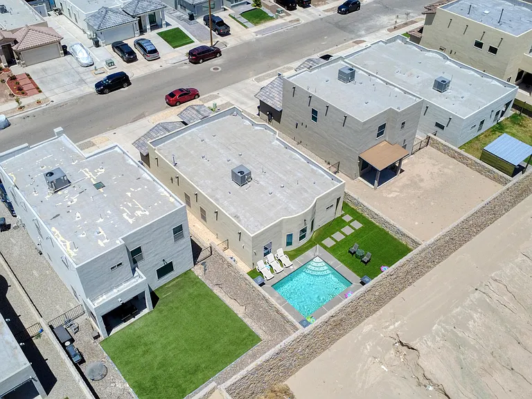 13066 Grantham Ln — Photo 59