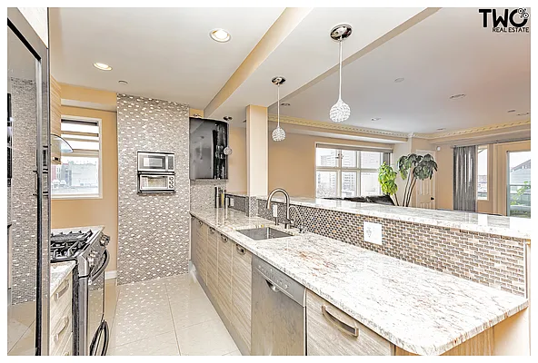 Sold by TwoRealEstate LLC | media 18