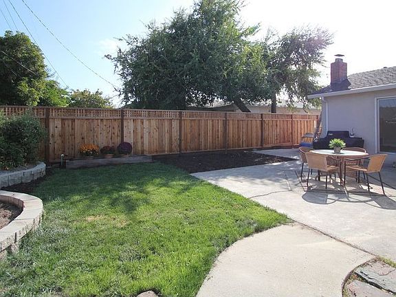3rd image of 1633 Orchard View Dr