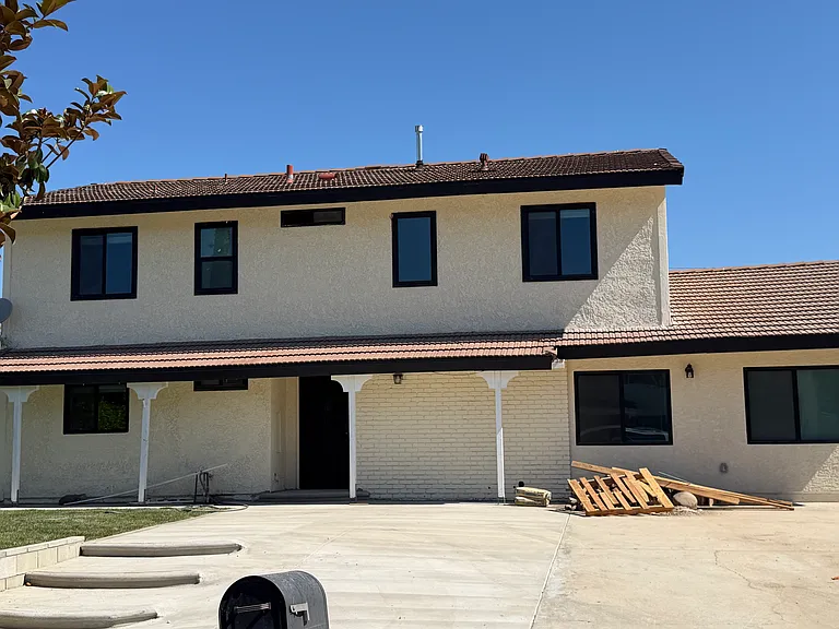 1013 Treadwell Ave — Photo 1