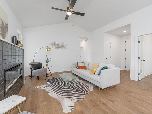 5th image of 3137 N Pine Grove Cir