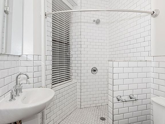 5th image of 450 Amsterdam Ave APT 2N