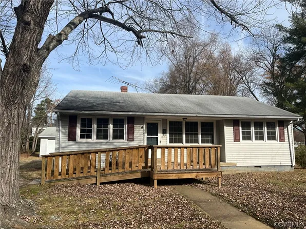 404 8th St, Blackstone, VA 23824