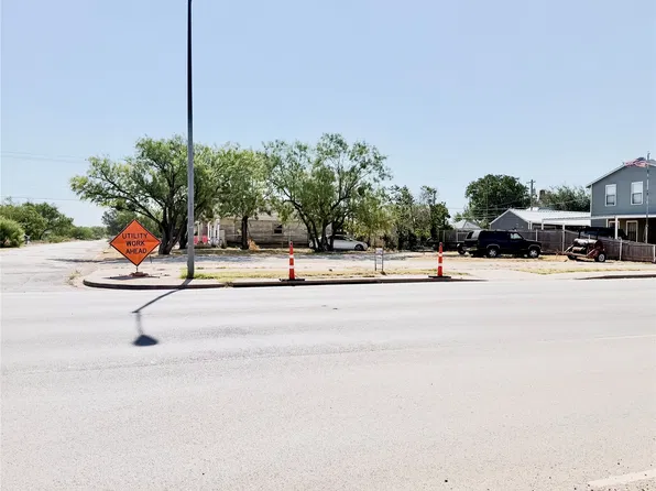 100 E Davenport St, Stamford, TX 79553