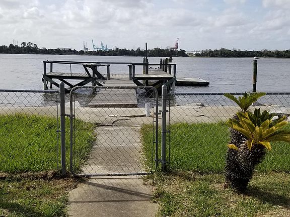 5th image of 6474 Heckscher Dr