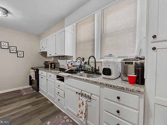 3rd image of 120 Kinship Rd