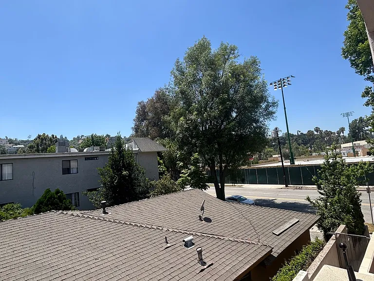 4108 Whitsett Ave — Photo 9