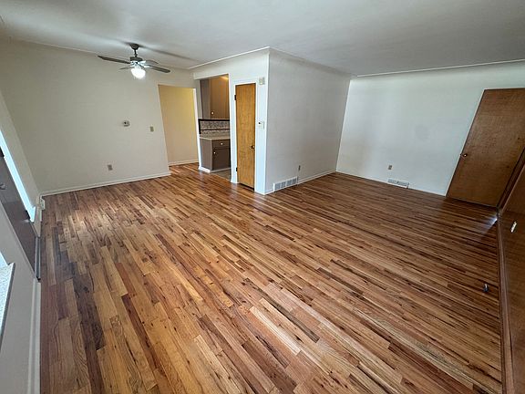 5th image of 1690 Cody St