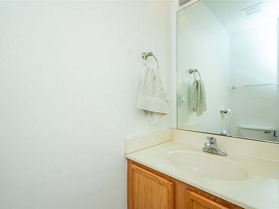 4th image of 2509 E Havens Ave