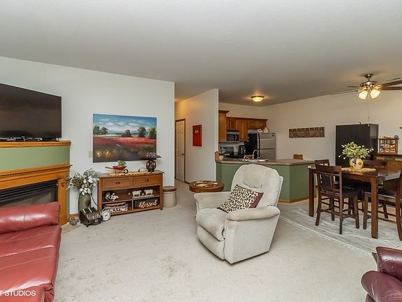 5th image of 502 Carrie Ln