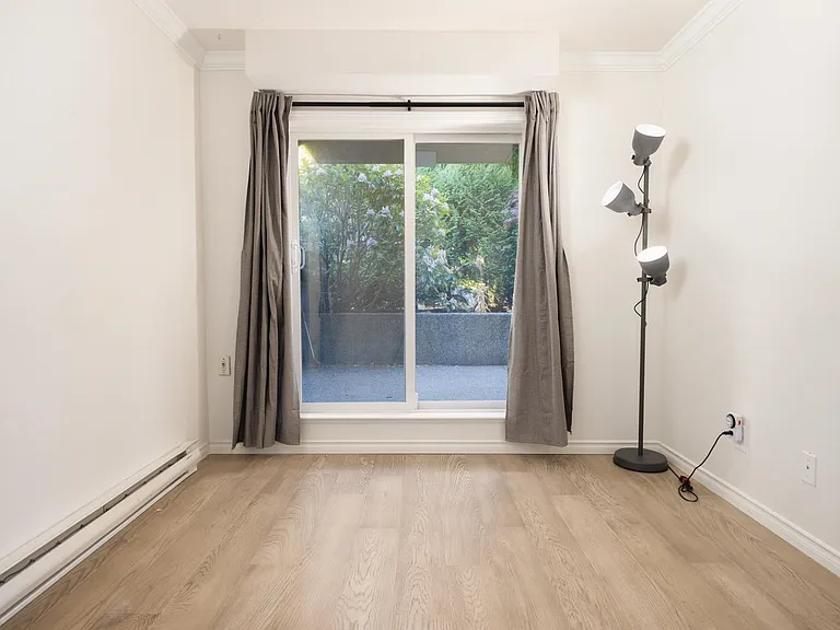 1550 Marine Dr #103 — Photo 12