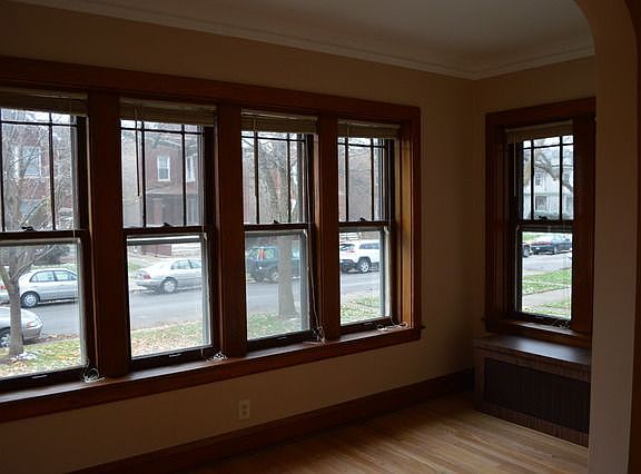 3rd image of 5008 W Sunnyside Ave #1
