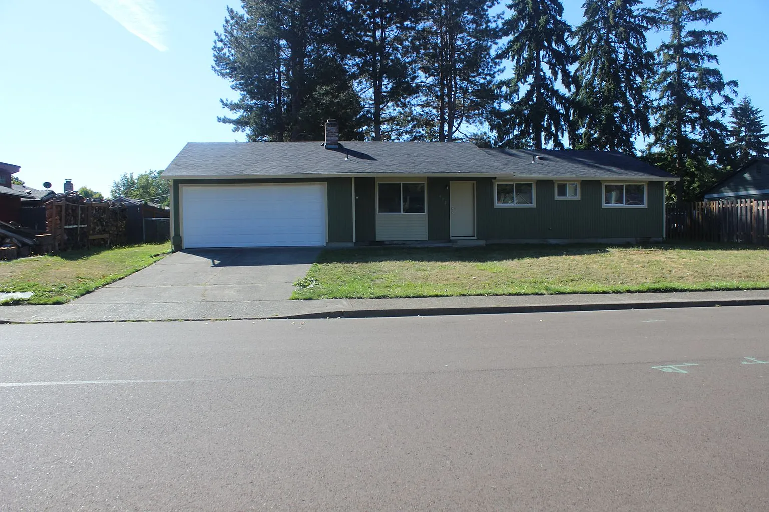 972 NE Hood St photo 1