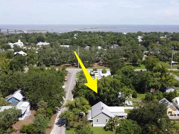 112 Dr Frederick S Humphries St, Apalachicola, FL 32320