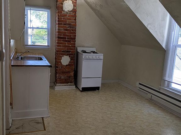 5th image of 307 E Pierce St APT 3